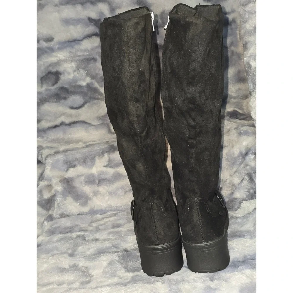 NWB Bzees Brandy 2 Black Faux Suede Knee High Wedge‎ Boots Womens Size 7.5